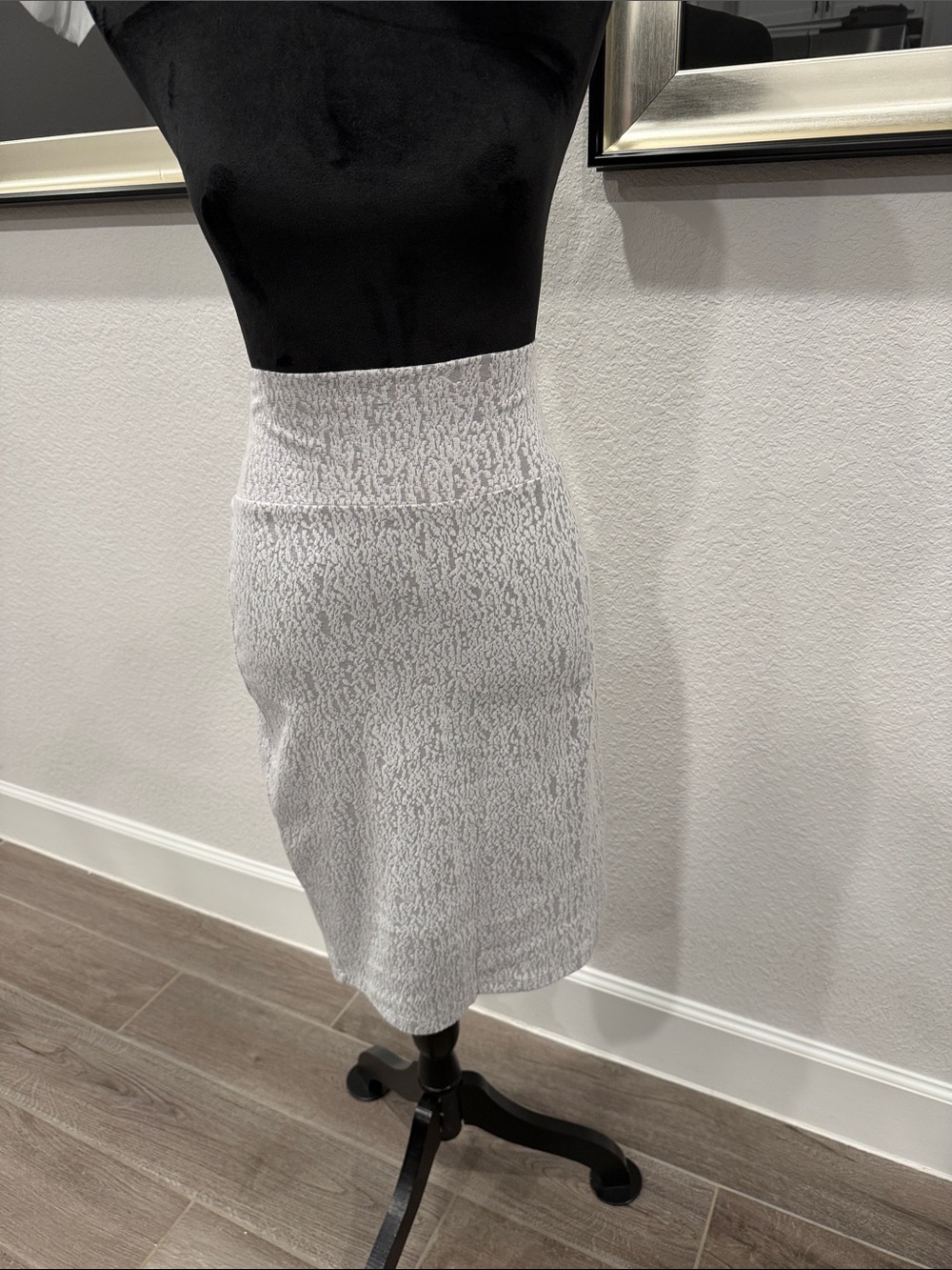 LuLaRoe White Textured High-Rise Pencil Skirt